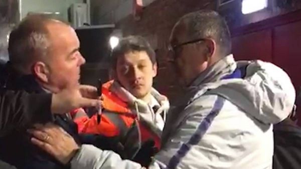 بعد از دوره شدن توسط هواداران چلسی ودرخواست استفعا؛ ساری فقط عذرخواهی کرد