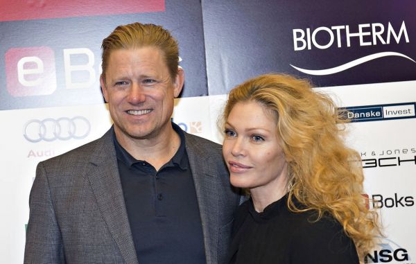  دروازه بان اسطوره‌ای منچستریونایتد از نامزدش «بله» گرفت