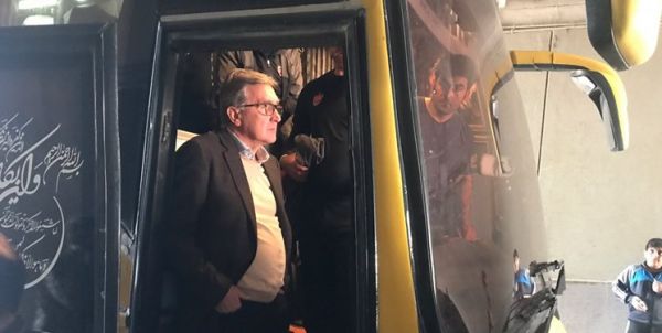  حاشیه دیدار فولاد و پرسپولیس  اجازه پیاده شدن بازیکنان پرسپولیس از اتوبوس صادر نشد