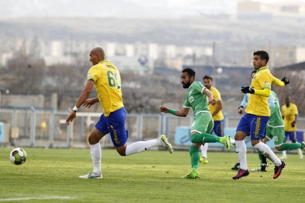  حاشیه دیدار ماشین‌سازی و نفت آبادان  استقبال کم تماشاگران از بازی به دلیل بارش برف