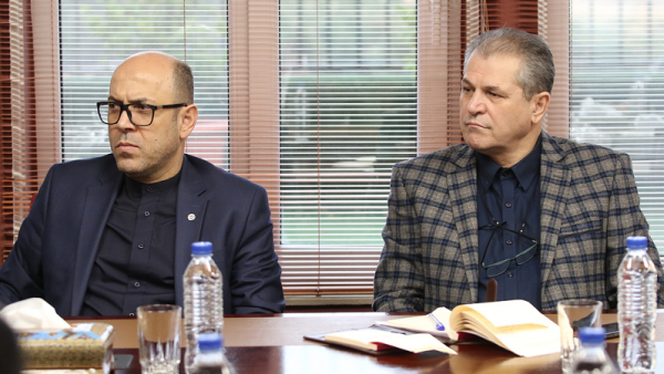  منزوی  وزارت ورزش هوای استقلال را داشته است