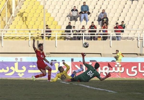 مهرداد طهماسبی فریب حرکت پریرا را نخوردم مقابل فولاد از موقعیتهایمان استفاده نکردیم