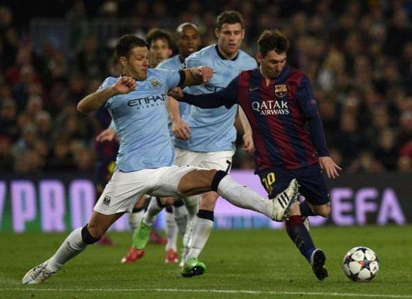 دمیکلیس سارقانی که به منزلش رفته بودند را فراری داد