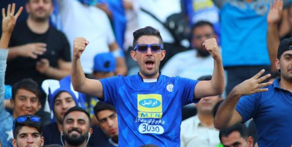 حاشيه دیدار استقلال و پارس جنوبي حضور كمتر از٣ هزار نفر و خط خوردن ٣استقلالي از ليست ١٨ نفره