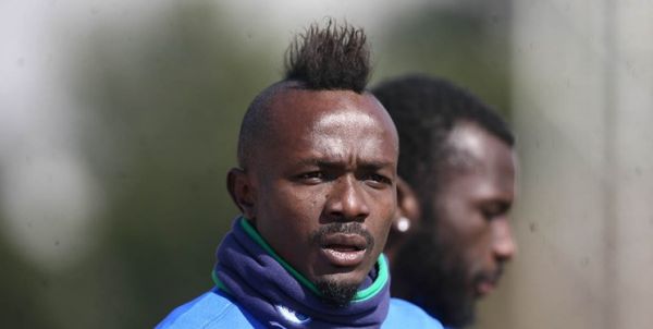  کنایه استقلالی‌ها به برانکو با تشویق منشا  تمرین تیم‌ها در تاریکی و هو شدن بازیکنان پارس