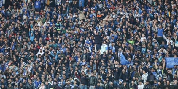  حاشیه دیدار فولاد و استقلال؛ پرسپولیسی که دوست دارد استقلال ببرد  بازار داغ دستفروشان در راه ورزشگاه