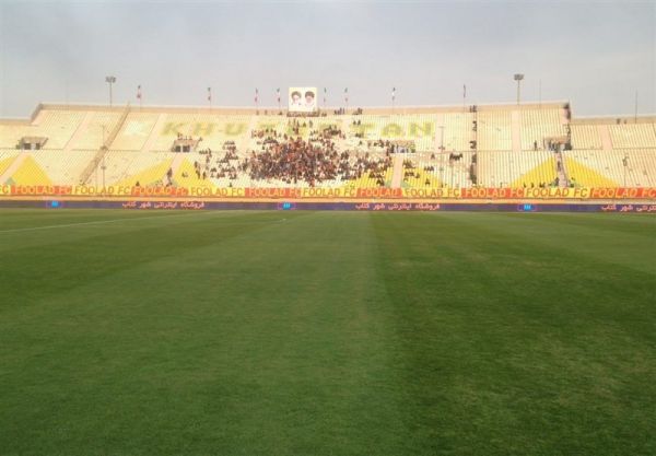  حاشیه دیدار فولاد - استقلال  تشویق مبعلی و حسینی و استقبال کم تماشاگران