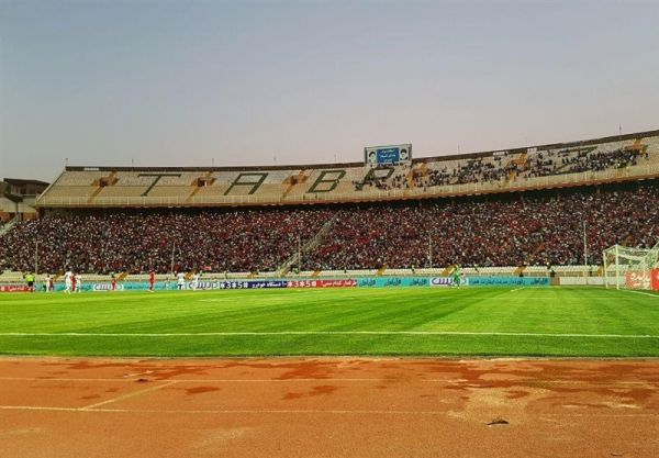 حاشیه دیدار تراکتورسازی-سپاهان حضور ۲۰ هزار هوادار تراکتورسازی در ورزشگاه