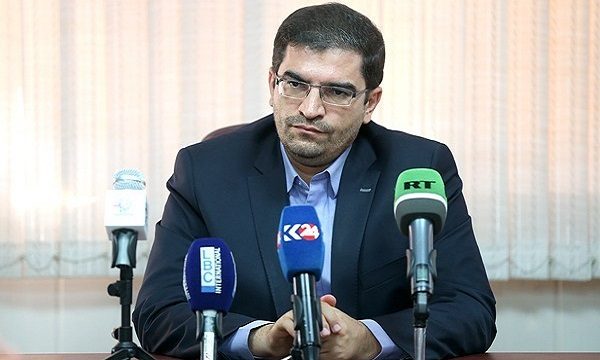  قاضی‌زاده هاشمی  رئیس فدراسیون فوتبال برای کار خودش ارزش قائل نیست