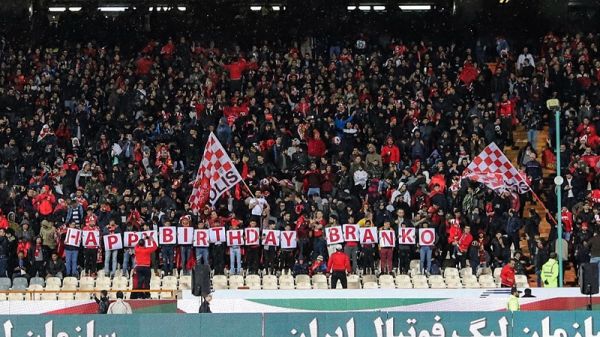 حاشیه دیدار پرسپولیس و پاختاکور ازبکستان عکس یادگاری داوران در ورزشگاه