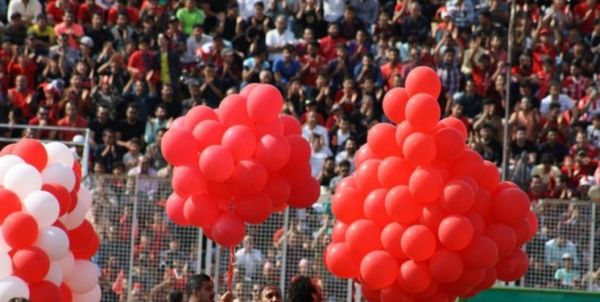  حاشیه دیدار نساجی و پرسپولیس؛ درگیری هواداران دو تیم روی سکوها  8 هزار تماشاگر در شهید وطنی