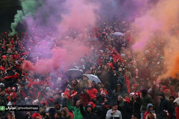 شعار علیه پرسپولیس در بازی تراکتور با پدیده؛ اعتراض سرمربیان دو تیم به کمکداور