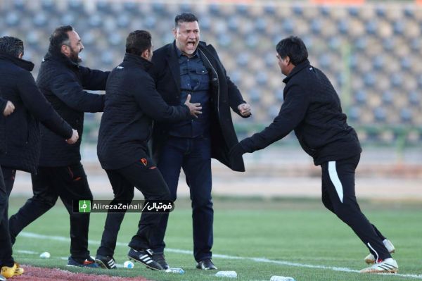 دایی برای فدراسیون فوتبال و کمیته داوران متاسفم