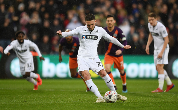 صعود تیم پپ گواردیولا با کمک داور عکس