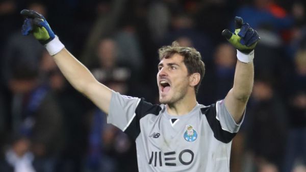  تمدید قرارداد ایکر کاسیاس؛ خداحافظی با پیراهن پورتو در 40 سالگی