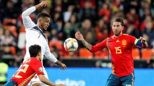  مهاجم نروژ  راموس به بازی کثیف مشهور است اما تا به حال مقابل مدافعی به خوش رفتاری او بازی نکرده بودم