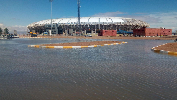 حاشیه دیدار سپاهان و ذوبآهن آبگرفتگی شدید در اطراف ورزشگاه نقش جهان