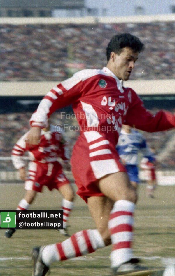  نوستالژی  مرتضى كرمانى مقدم در بازى رفت گل زد و در بازى برگشت پيراهنش را بعد از تعويض پاره كرد تا نامش را در دربى اين گونه ثبت كند  ٨ دى  ١٣٧٤  استقلال صفر  پرسپوليس صفر