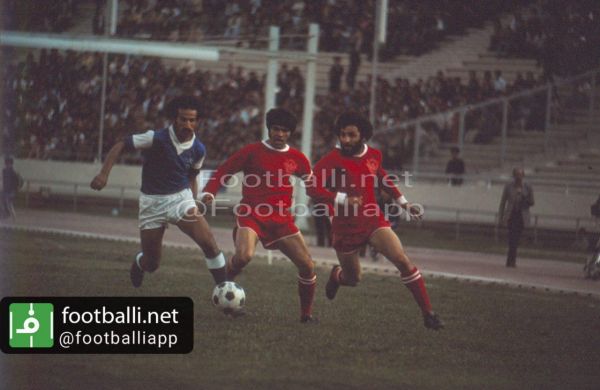  نوستالژی  عکسی دیده نشده از دربی قبل از انقلاب، ۵ اردیبهشت ۵۴  تاج سه - پرسپوليس یک  كورس زنده ياد ابراهيم آشتيانى با زنده ياد غلامحسين مظلومى در حضوراسماعيل حاج رحيمى پور