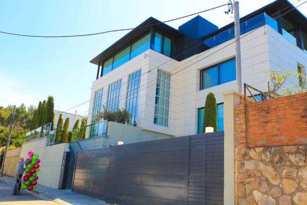  خانه طلسم‌شده، دلیل مشکلات کوتینیو در بارسلونا