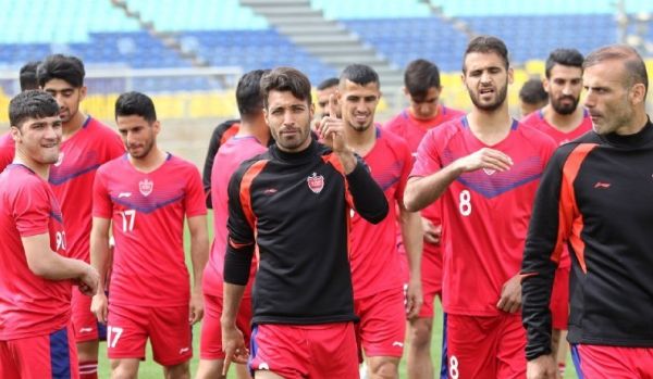 چشم استقلالیها به ساق پرسپولیسیها