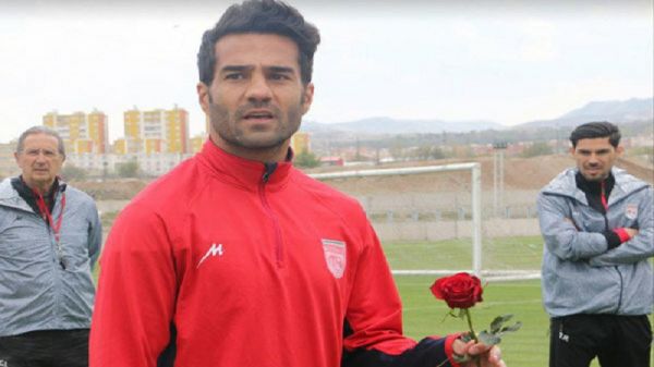  تصاویری از دلجویی هواداران تراکتورسازی از مسعود شجاعی و دژاگه