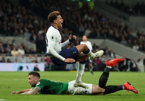  جهانبخش بیرون رفت، برایتون به تاتنهام باخت