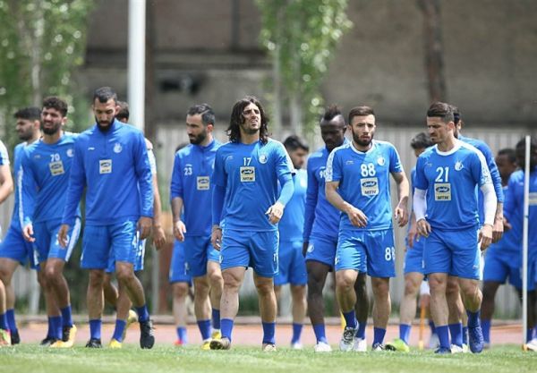 استقلالیها راهی مشهد شدند