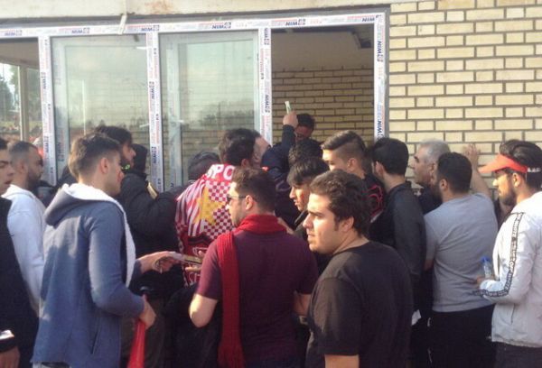 بلیتفروشی اضافی در دیدار پرسپولیس و سپاهان