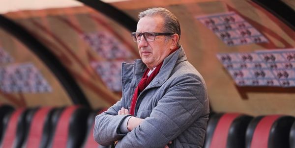  لیکنز  نباید فشار قهرمانی را روی دوش تیم می‌گذاشتیم برخی هوادار تراکتور نیستند