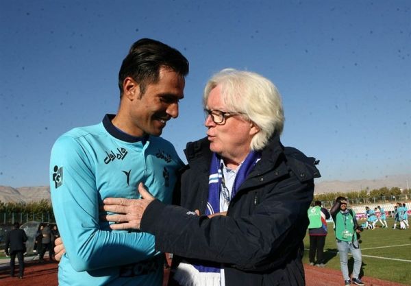 صادقی عجیب است که آنالیزورهای استقلال متوجه حربه آفساید الهلال نشده اند