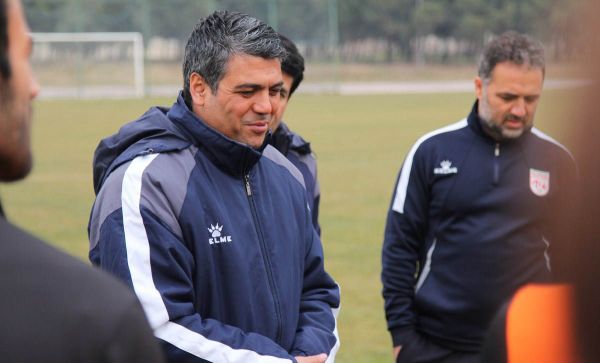 ستار همدانی استقلال مقابل الهلال بی برنامه بود، از شفر تعجب میکنم