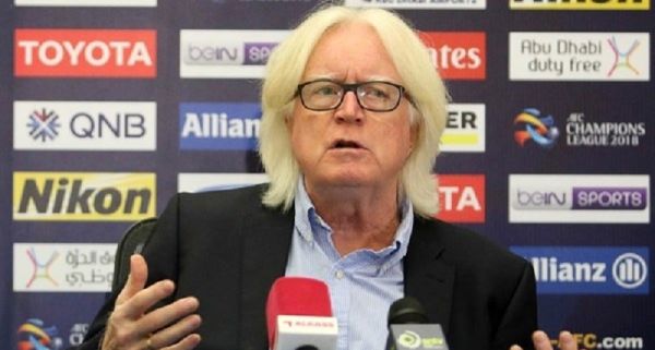 هواداران کارلسروهه مربی اخراجی استقلال به خانهات برگرد