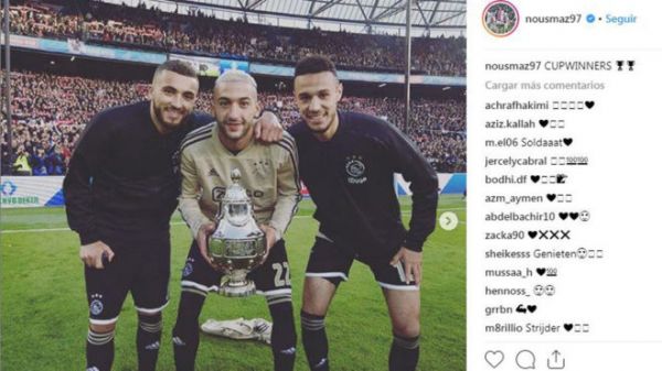 بازیکن مسلمان آژاکس در اواسط بازی با تاتنهام، افطار می کنیم