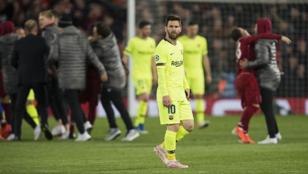  درگیری شدید مسی با هواداران بارسلونا در فرودگاه