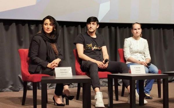  خانم بازیگر بازی سردار آزمون را از نزدیک تماشا کرد+ عکس