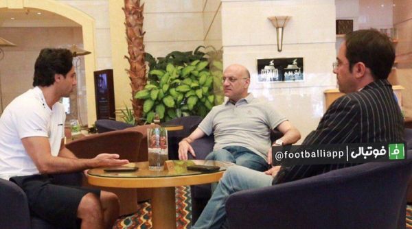  امیر حسین فتحی به محض حضور در اردوی استقلال در العین با فرهاد مجیدی سرمربی آبی پوشان دیدار و گفت وگو کرد