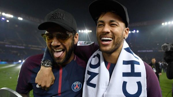  آلوز  حاضرم سر برج ایفل شرط ببندم که نیمار تابستان از پاریس نمی رود