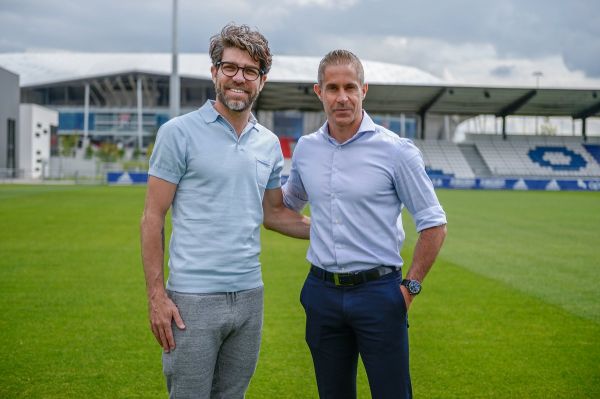  مدافع سابق بارسلونا و استاد ضربات ایستگاهی، مربی و مدیر لیون شدند