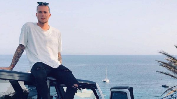  کاریوس دعوت لیورپول را رد کرد و به تعطیلات در یونان رفت