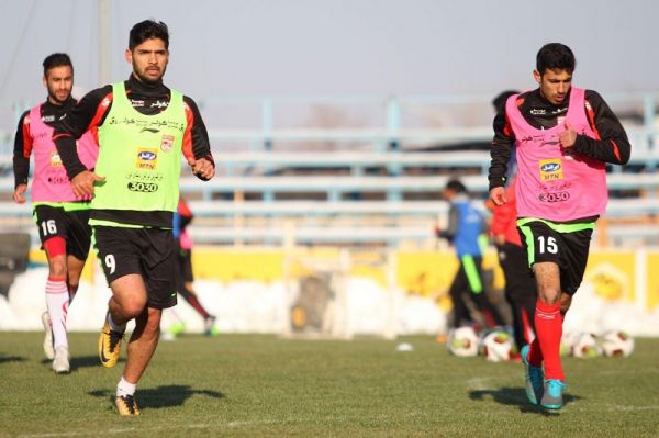 سرباز - فوتبالیستهای ذوبآهن به پادگان میروند