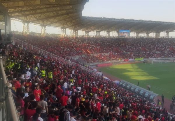 حاشیه بازی داماش - پرسپولیس یک استقلالی جو ورزشگاه را بر هم زد