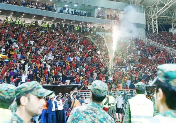 حواشی نیمه اول فینال حذفی تجمع داماشیها بیرون ورزشگاه