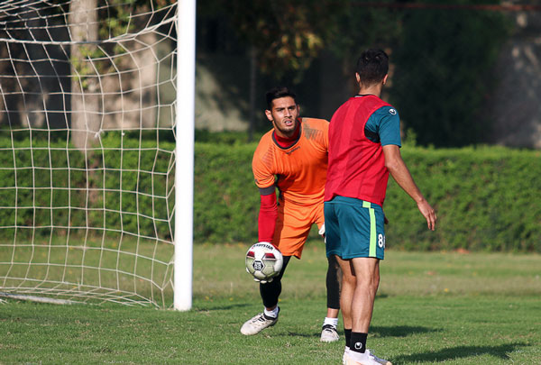  دروازه بان نساجی  جلالی چون از من دلخور بود در نساجی به من بازی نداد