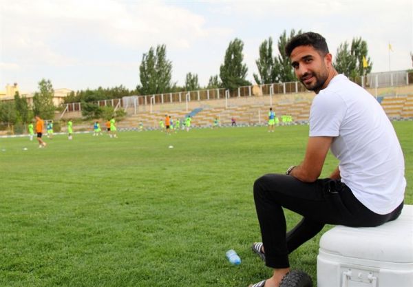 مدافع ذوب آهن از استقلال هم پیشنهاد داشتم می توانیم به فینال آسیا برسیم