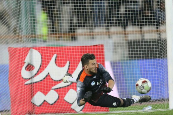  اکبر منادی از جمع نارنجی پوشان جدا شد