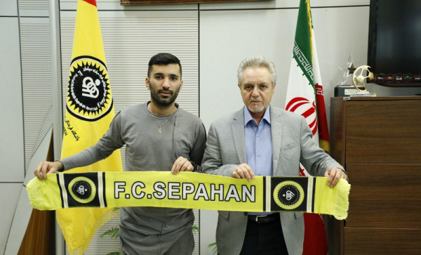  محسن مسلمان قرارداد خود را به مدت ۲ فصل با سپاهان تمدید کرد