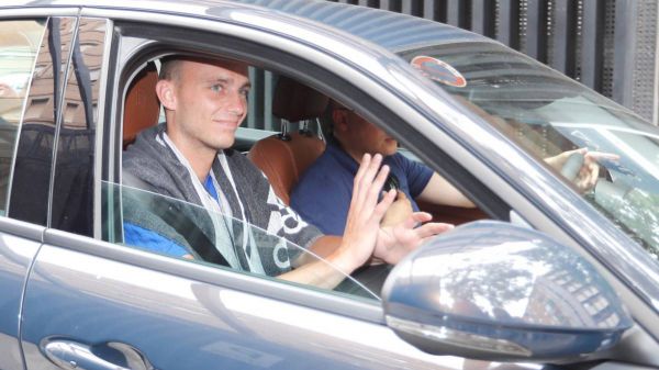 رسمی دروازه بان هلندی بارسا به والنسیا پیوست