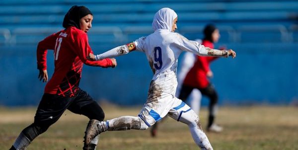  شهرداری بم جام قهرمانی را بالای سر برد