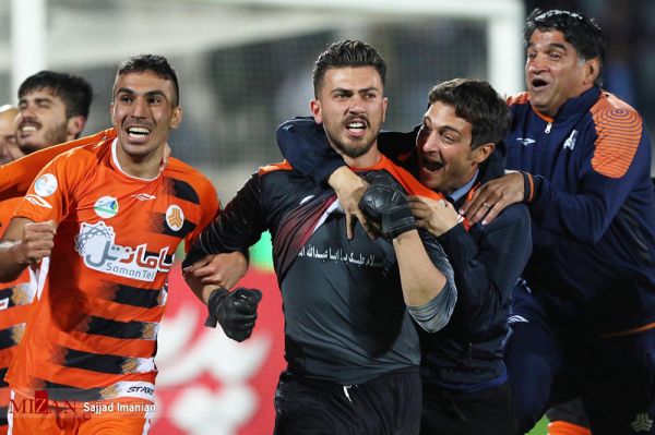 اکبرمنادی با استقلال مذاکراتی داشتم میتوانم کنار رحمتی چیزهای خوبی یاد بگیرم